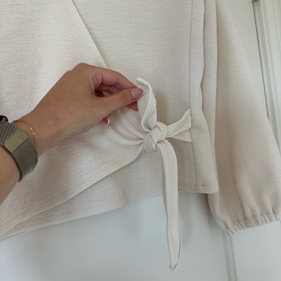 TEXTURE & THREAD MADEWELL Crepe Wrap Top Long Sleeve V-Neck White Cream Ivory S - Picture 2 of 5